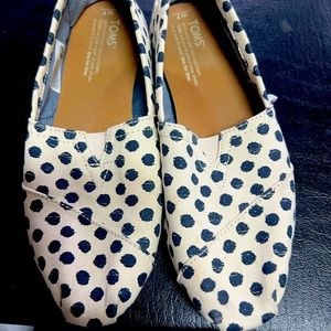 Tom’s Flats size 7